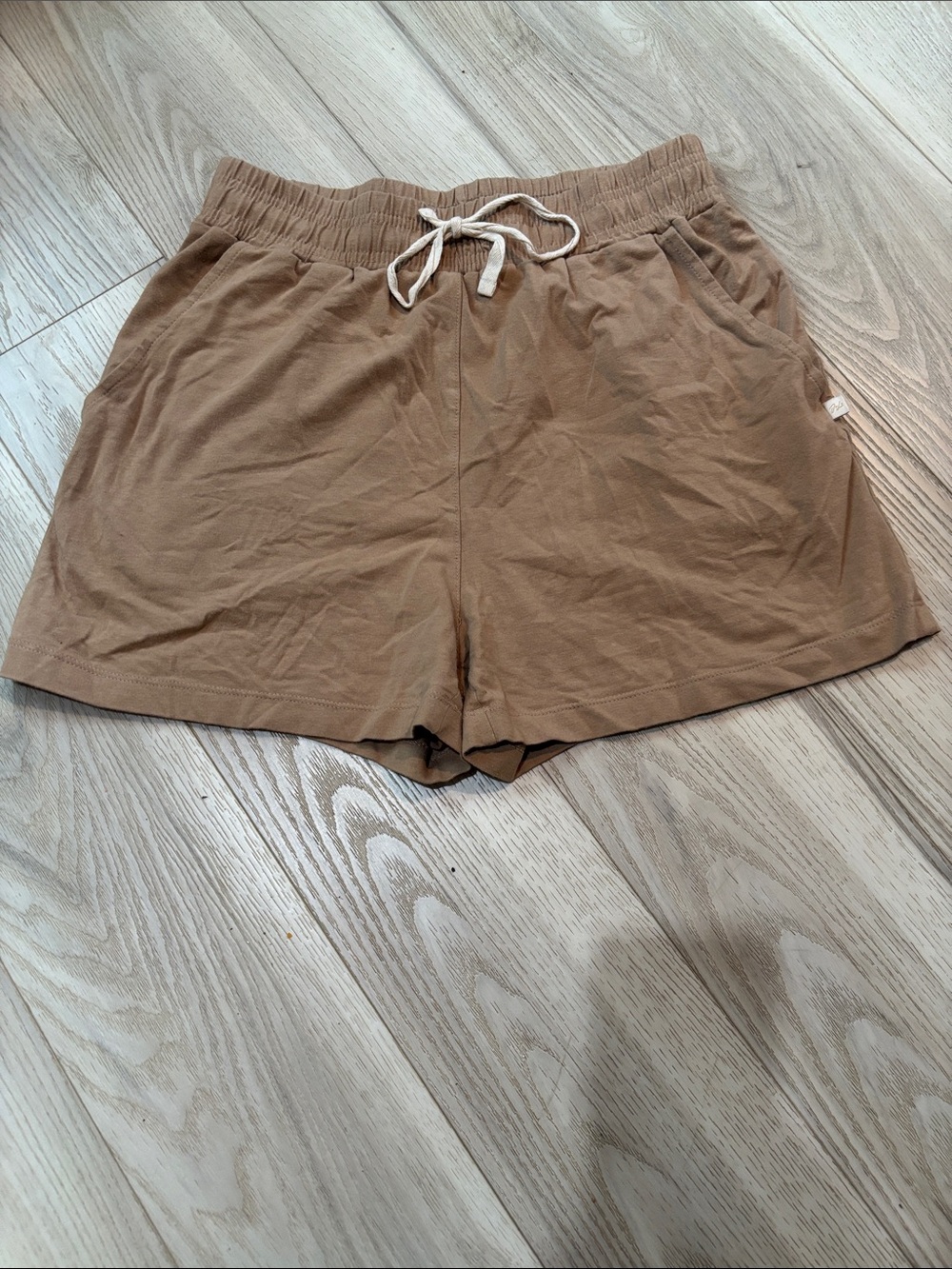 Max & Lennon Shorts in Tan